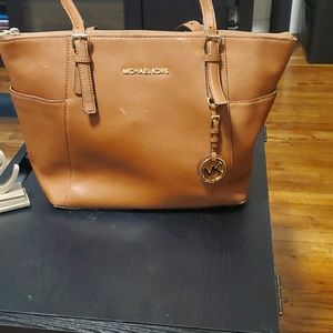 Michael kors jet set tote